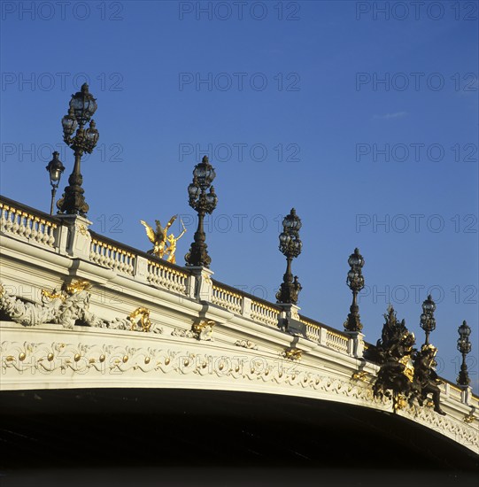 Pont Alexandre III, S tahlbogenbrücke zur Weltausstellung 1900 gebaut, Paris, Frankreich