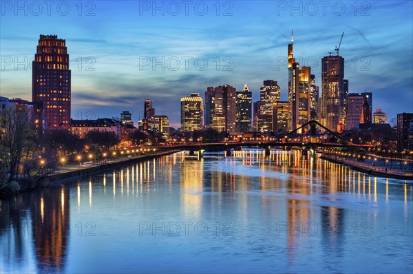 Twilight shot, skyline, banking district, financial district, Main Plaza, Taunus Tower, Tower 185,