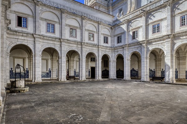 Church and Monastery of Sao Vicente de Fora, Cloister Courtyard, Lisbon, Portugal, Europe