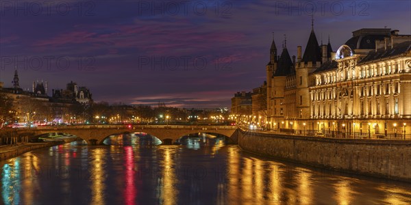 Palace of Justice La Conciergerie on the Seine, Ile de la Cite, Ile Saint-Louis, Paris, Ile de