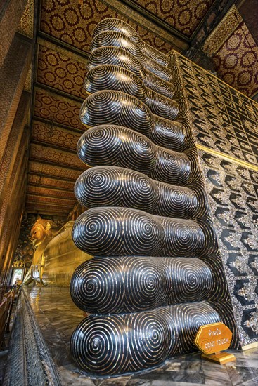 The reclining Buddha in Wat Pho temple, reclining, rest, resting, Buddhism, religion, world