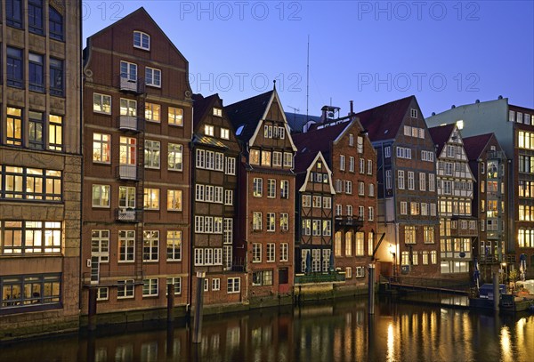 Europe, Germany, Hamburg, City, Nikolaifleet, evening mood canal side, backside of the historic