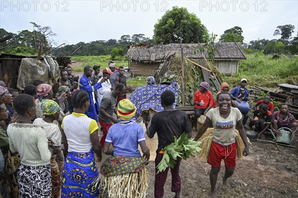 Pygmies of the BaAka people dancing, Libongo, Est region, Cameroon, Africa
