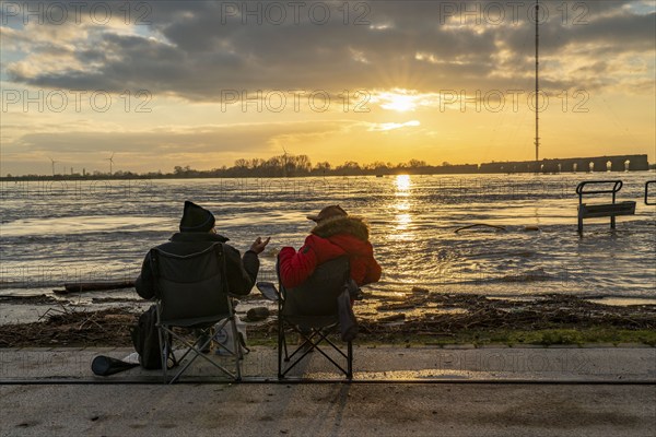 Rhine flood, riverside promenade in Wesel, partly the river water is already spilling onto the
