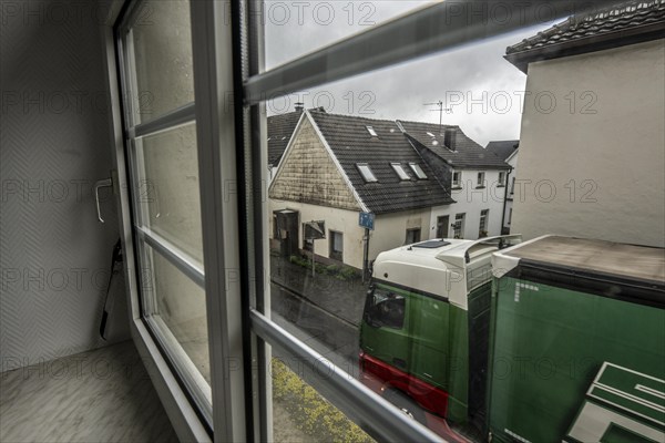 City centre traffic, lorry driving through the town of Breckerfeld, narrow passage in Frankfurter