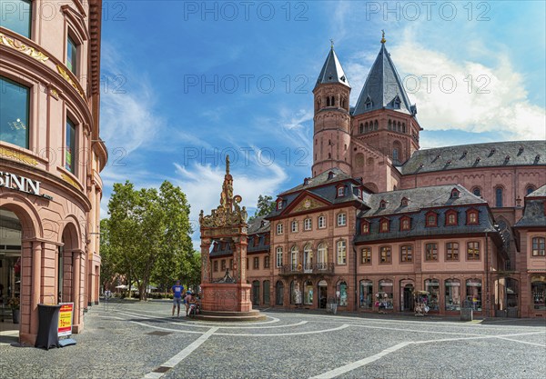 St Martin's Cathedral and Renaissance market fountain in Mainz, Rhineland-Palatinate, Germany,