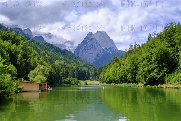 Riessersee near Garmsch-Partenkirchen in front of the Waxensteinen, Upper Bavaria, Bavaria,