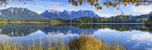 Barmsee, behind it the Karwendel mountains, Werdenfelser Land, Upper Bavaria, Bavaria, Germany,