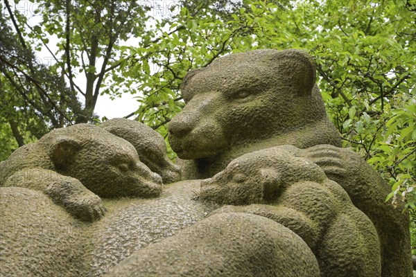 Sculpture, Suckling Bear, Bears by Hugo Lederer, 1928, Martin-Buber-Straße 20, Zehlendorf,