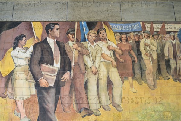 Max Lingner mural on the Detlev Rohwedder House, Aufbau der Republik, tiles, Meissen porcelain, GDR