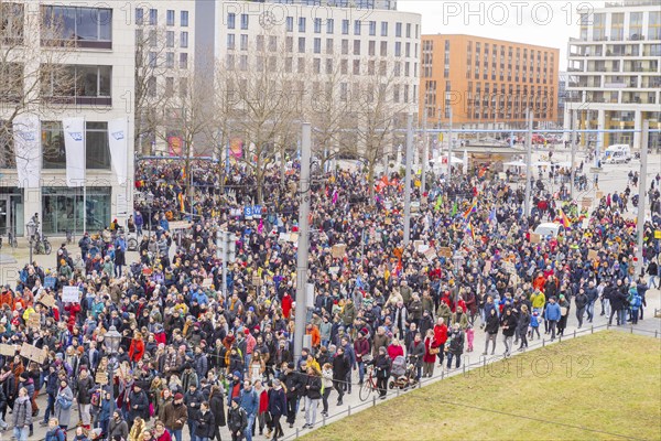 160 organisations and initiatives demonstrated against the right in Dresden on Saturday. Around 10,