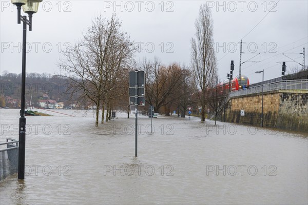 Elbe floods, the Elbe cycle path and the riverside roads of Pirna are flooded, Pirna, Saxony,