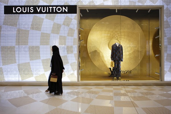 Interior, Muslim, Mulima, Woman, Veiled, LOUIS VUITTON Brand Store, Logo, Dubai Luxury Shopping