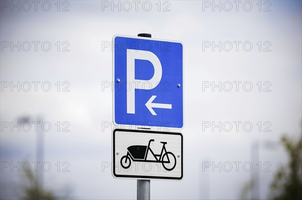 Symbolic photo. A sign for reserved parking spaces for cargo bikes on a newly built car park.