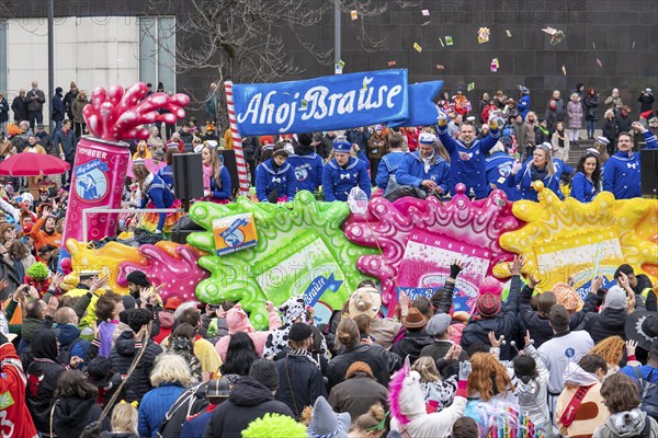 Rose Monday parade in Düsseldorf, themed floats of carnival societies and other participants in the