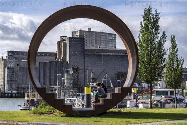 Walk-in steel sculpture on Maashaven Noordzijde street, in the Katendrecht neighbourhood,