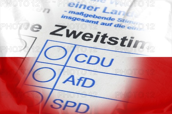 Symbolic image of the state election in Thuringia: Flag of Thuringia and close-up of a ballot paper