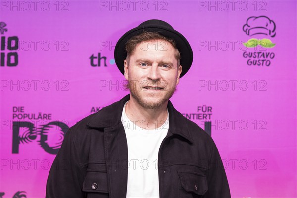 Johannes Oerding on the red carpet in front of the Polyton 2024 award ceremony in Berlin's Atelier
