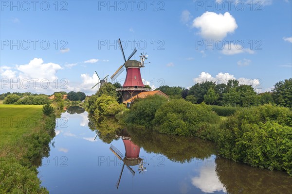 Twin mills, Greetsiel, Krummhörn, East Frisia, Lower Saxony, Germany, Europe