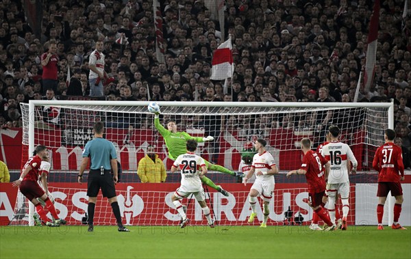 Penalty area scene, goal area scene Parade Brilliant save Goalkeeper Julian Krahl 1. FC