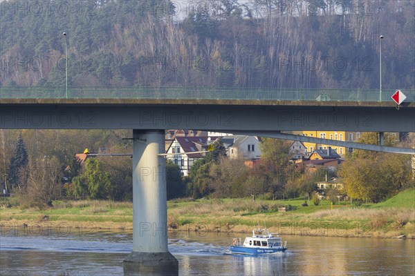 The Elbe bridge in Bad Schandau (B 172) is closed to all traffic with immediate effect. This