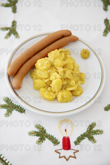 Swabian cuisine, potato salad with string sausages, Wienerle, Wiener sausages, thin boiled sausage,