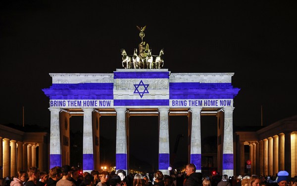 Light installation at the Brandenburg Tor in solidarity with the victims of Israel and the people