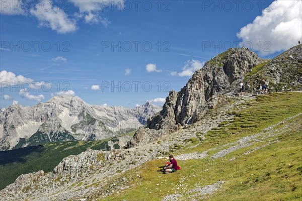 At the Hafelekar, view from the Karwendelblick of the Innsbruck Nordkette to the Karwendel