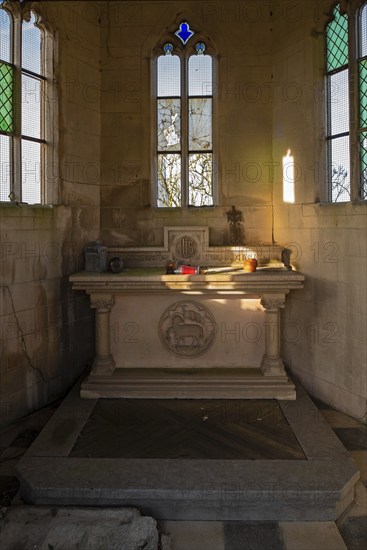 Vliegenierskapel, neglected WWI commemoration chapel for World War One aviator Paul de