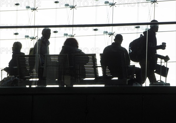 Deutsche Bahn passengers sitting on a bench at Berlin Central Station, 26/09/2016