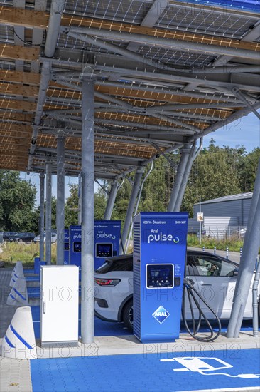ARAL pulse e-charging station on the A3 motorway, Rees junction, in Isselburg, 4 fast-charging