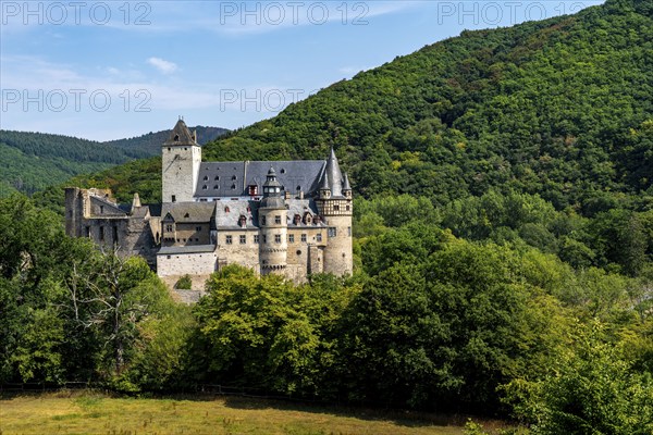Bürresheim Castle, castle north-west of Mayen on a rocky spur in the Nettetal valley,