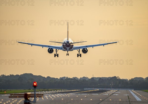 Approach to Düsseldorf International Airport, Runway North, 05L/23R, Lighting, North