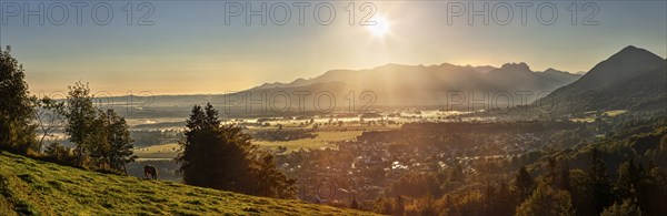 Bad Feilnbach, Panorama, am Morgen, Sonnenaufgang, Bayern, Deutschland