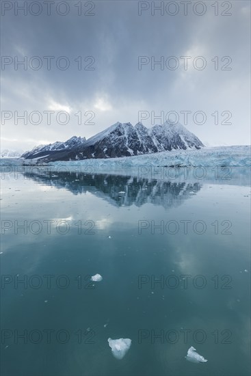 Mountains and glacier edge of Monacobreen, Liefdefjord, Woodfjord area, Spitsbergen Island,