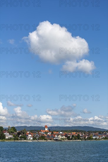 Immenstaad am Bodensee, townscape, catholic church St. Jodokus, blue sky, Baden-Württemberg,