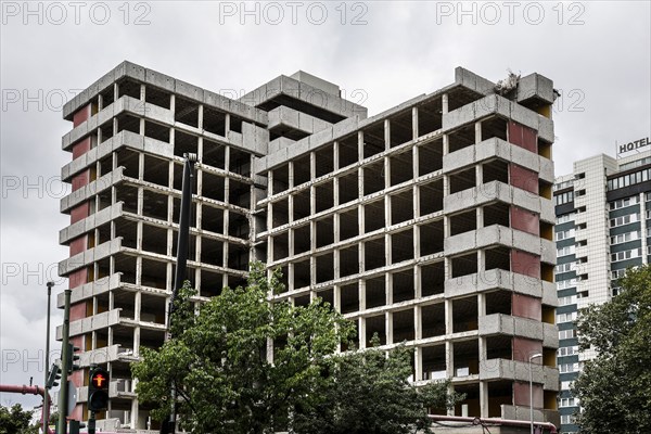 Demolition of office tower at the Urania. The administration building, built in 1967, will be
