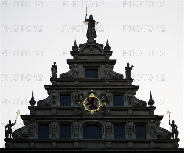 East gable backlit, Gewandhaus with Brunswick Lion, Old Town Market Square, Weichbild Altstadt,
