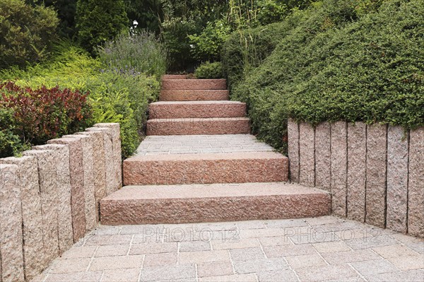 Well-kept front garden with block steps, ornamental stones and planting
