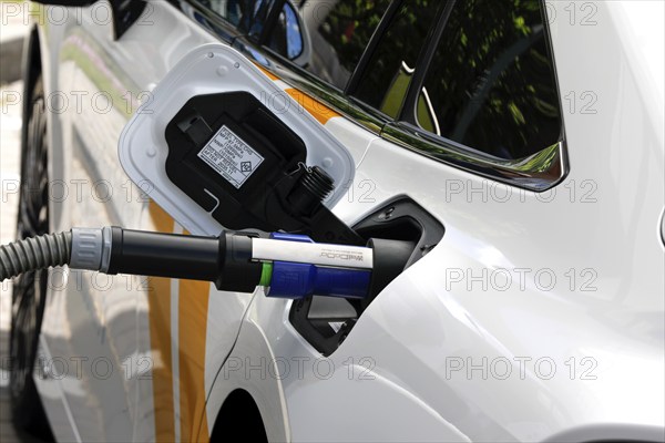 Refuelling a Toyota Mirai at a hydrogen filling station, Berlin, 17.05.2021
