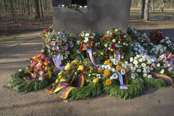 Floral wreaths, Memorial to the homosexuals persecuted under National Socialism, Großer Tiergarten,