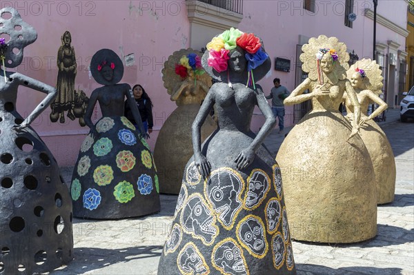 Oaxaca, Mexico, Sculptures of women on pedestrian street, Central America
