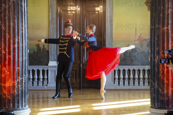 Ballet meets breakdance: With 100 beats per minute into the stollen season Dresden stollen bakers