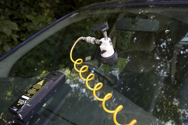 Windscreen chip repair