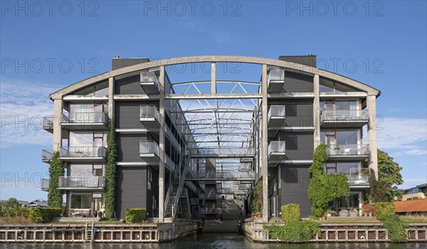 Modern loft flats, Tegnestuen Vandkunsten architects, former torpedo boat halls, Kanonbådsvej,