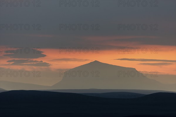 Table volcano Herðubreið or Herdubreid (German: die Breitschultrige), Queen of the Mountains of
