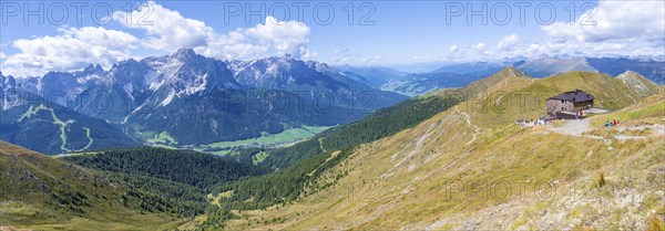 Sillianer Hütte, Alpine panorama, Carnic High Trail, view from the Carnic main ridge to the Sesto