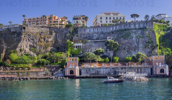 Steep coast of the village at the harbour, Sorrento, Sorrento Peninsula, Gulf of Naples, Campania,