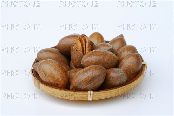 Pecans in a bowl (Carya illinoinensis)