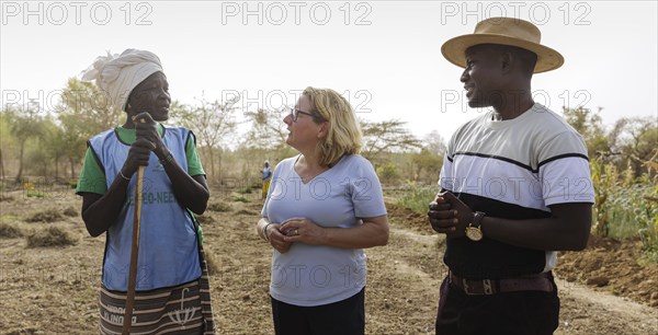 From right: Abdoul Razal Belemgnegre, head of the training centre, Svenja Schulze (SPD), Federal